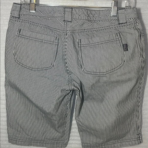 Patagonia organic cotton igna shorts blue white engineer stripe size 8 - Picture 3 of 6